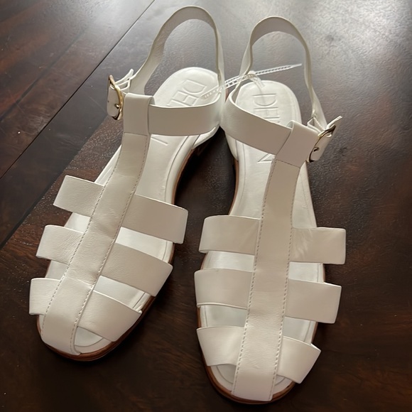 Deltan
Abbey Leather Fisherman Flats - Picture 11 of 16